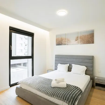 Appartement Modern With Balcony And Pool By Homing *