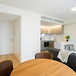 Modern With Balcony And Pool By Homing Lisbon