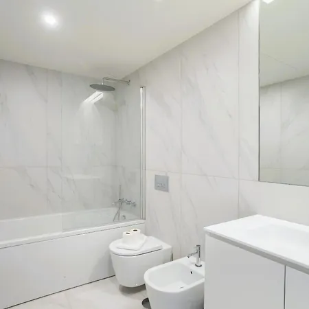 Modern With Balcony And Pool By Homing Apartman Lisboa