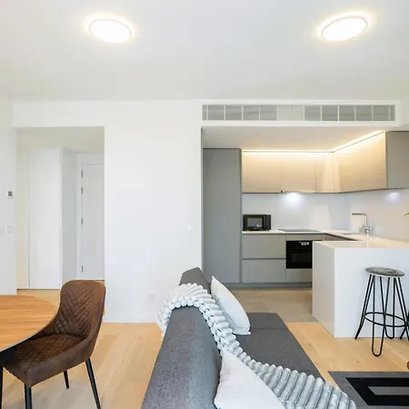 Modern With Balcony And Pool By Homing Lisboa