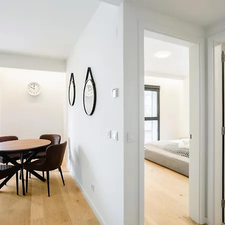 Modern With Balcony And Pool By Homing Apartman Lisboa