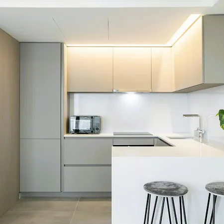 Apartman Modern With Balcony And Pool By Homing *