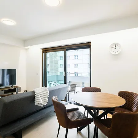 Apartman Modern With Balcony And Pool By Homing