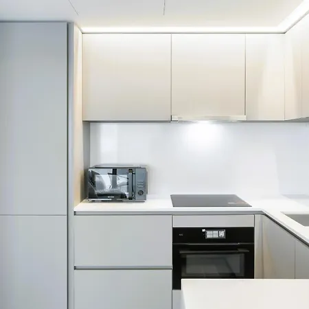 Modern With Balcony And Pool By Homing Apartman Lisboa