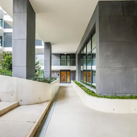 Modern With Balcony And Pool By Homing Apartman *
