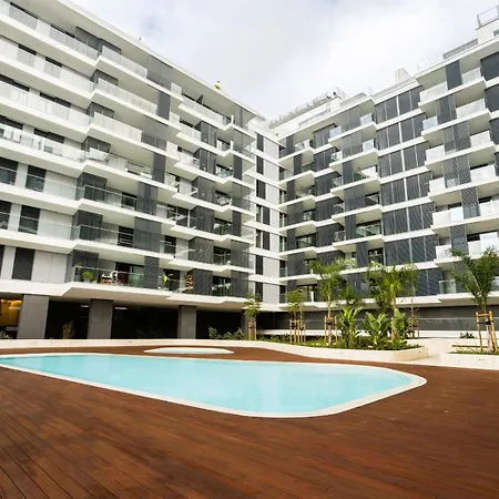 Apartman Modern With Balcony And Pool By Homing