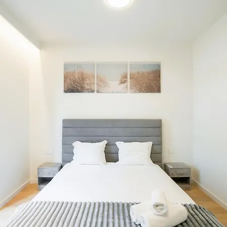 Modern With Balcony And Pool By Homing * Lisboa